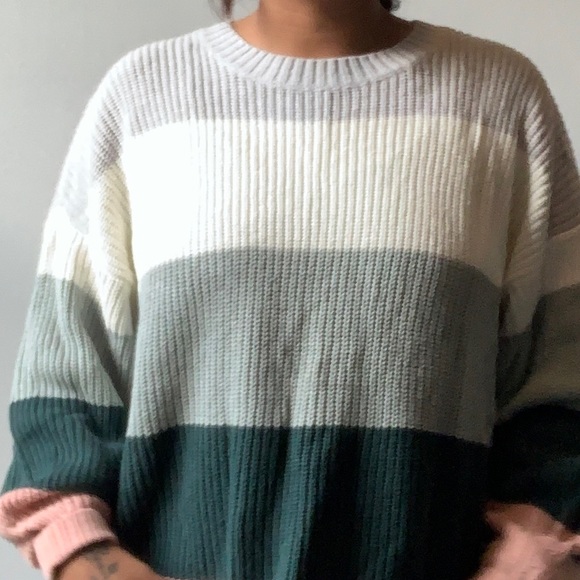 Hollister Oversized Top - Picture 2 of 6